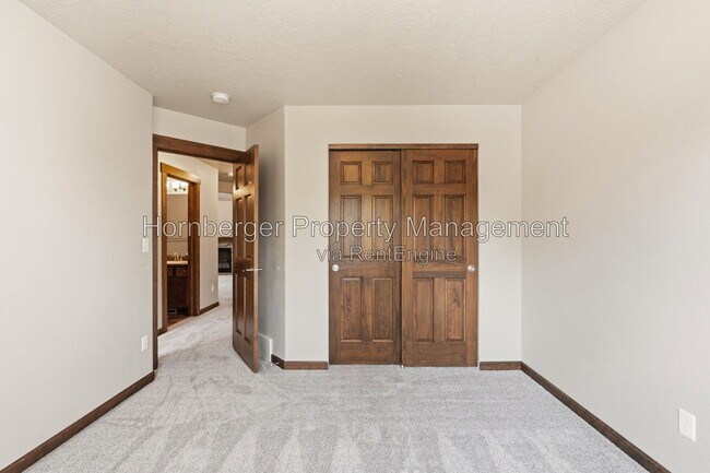 Building Photo - 17415 E Shamrock Ct