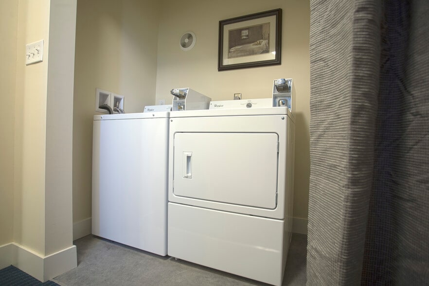 On-site washer and dryer - 3008 NE 117th St