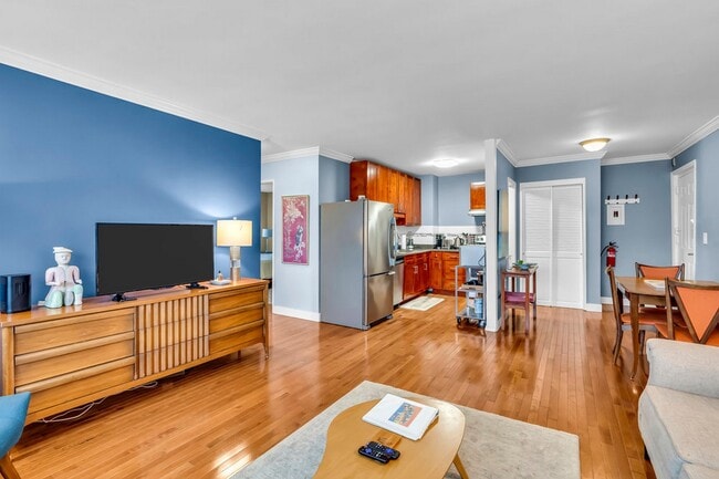 Building Photo - 317 8th Ave