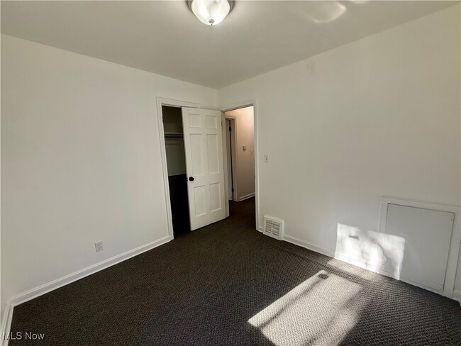 Building Photo - 1288 Hartford Ave