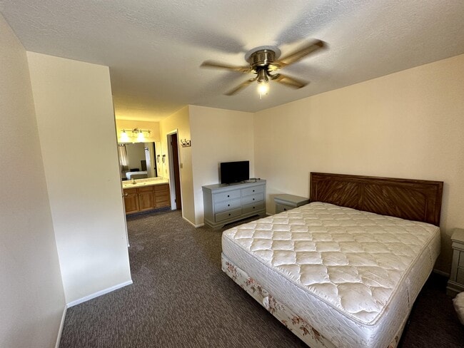 Building Photo - 3615 N Wolf Creek Dr