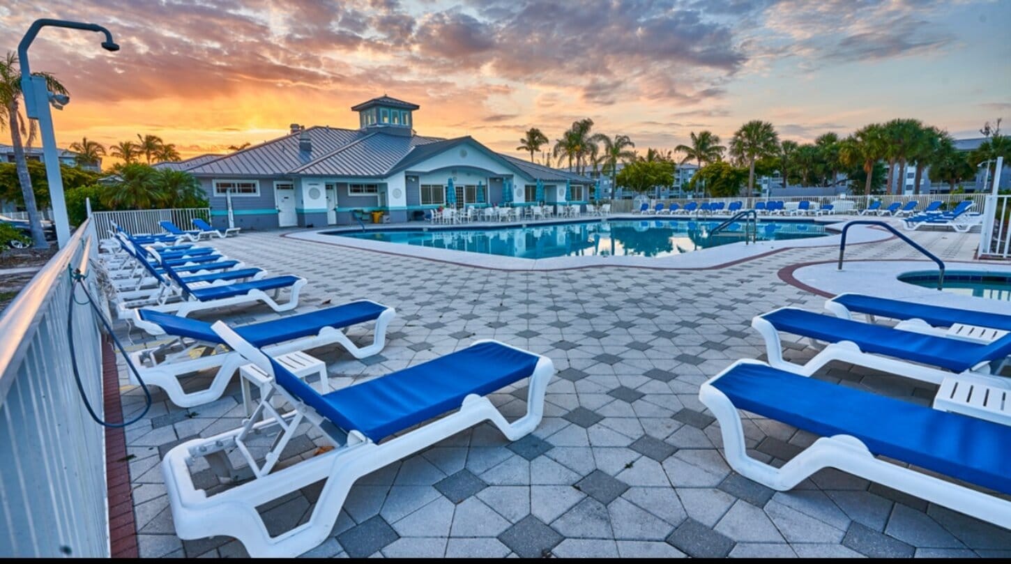 Building Photo - 16635 Lake Circle Dr