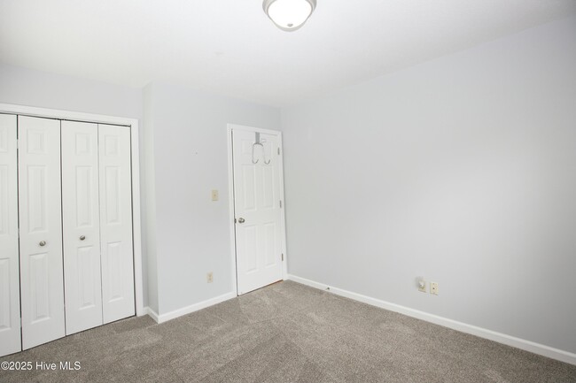 Building Photo - 2435 Longleaf Dr SW