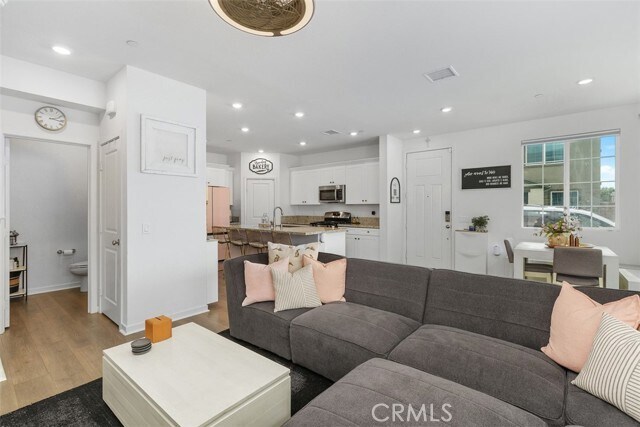 Building Photo - 32600 Manhattan Ave