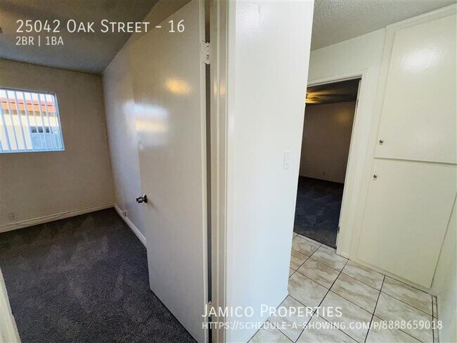 Building Photo - 25042 Oak St