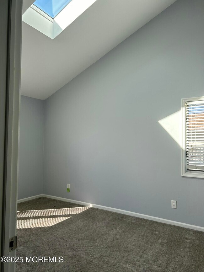 Building Photo - 105 Mt Ln