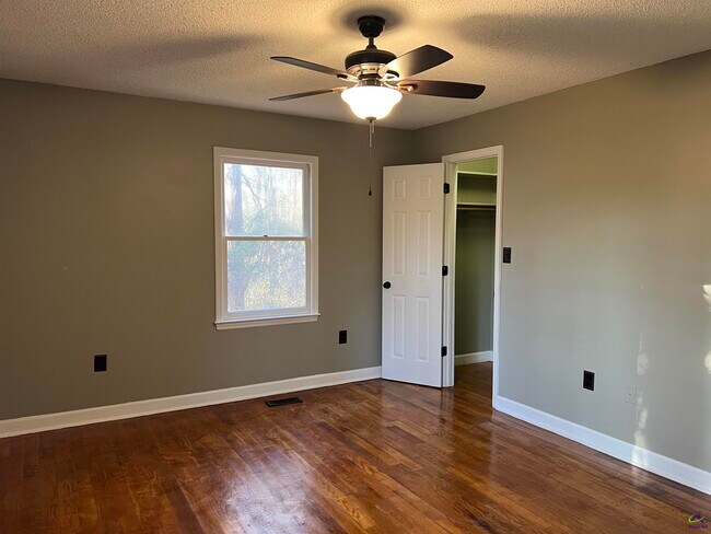 Building Photo - 981 Santa Fe Trail