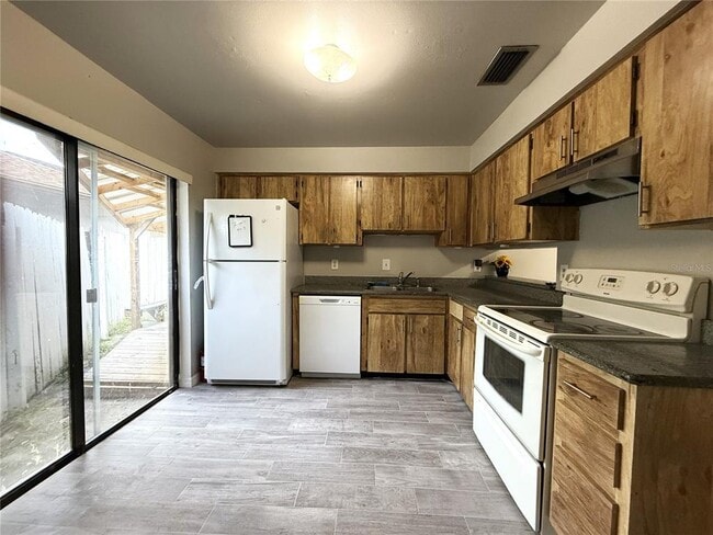 Building Photo - 5006 Parkhill Dr