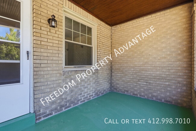 Building Photo - 761 Shady Dr E