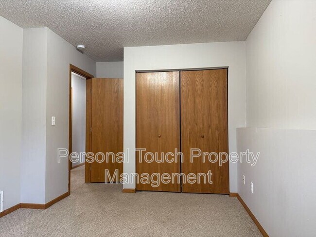 Building Photo - 2510 Amber Valley Ct S