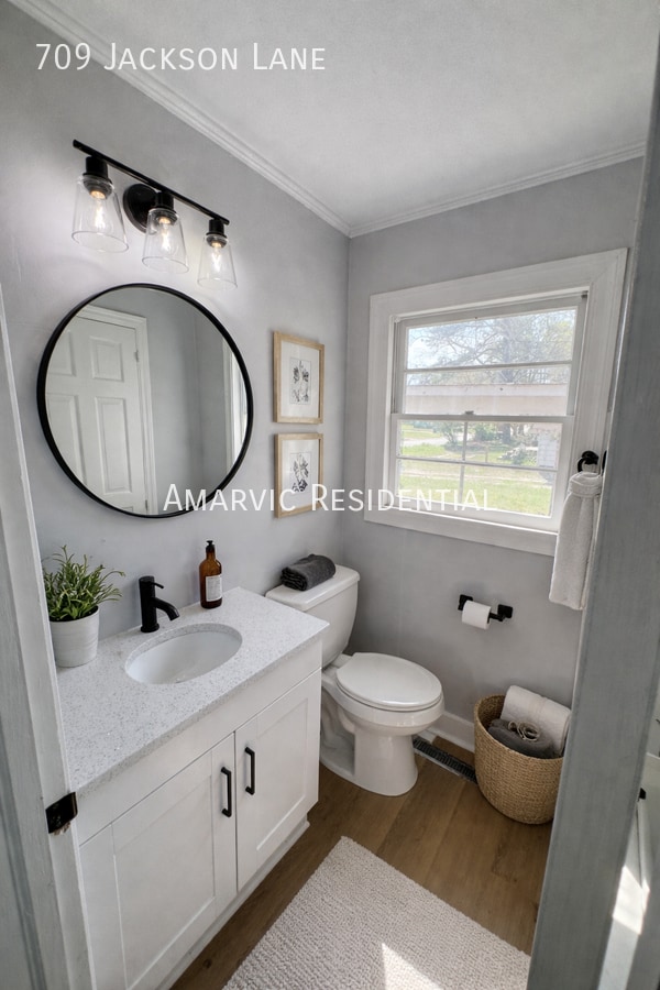 Building Photo - 709 Jackson Ln