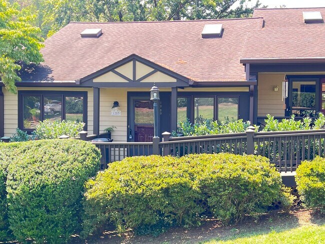 Building Photo - Branchlands Condo