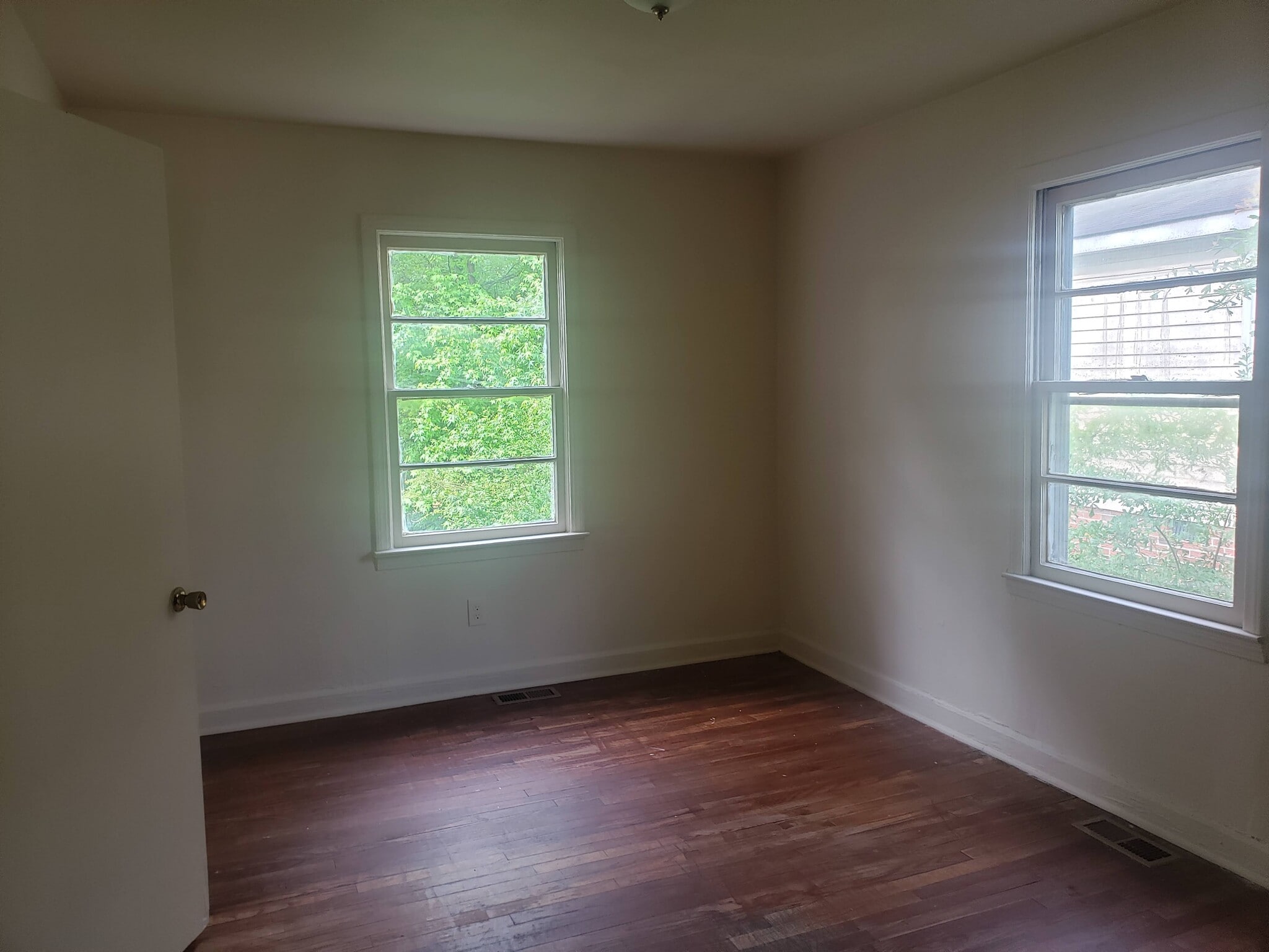 Building Photo - 405 Fleetwood Dr
