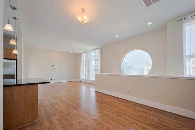Building Photo - 5235 Larkin St