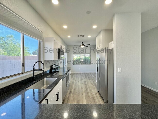 Building Photo - 13536 W Canyon Creek Dr