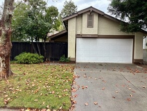 Building Photo - Updated 2bed/2full bath home in Pocket