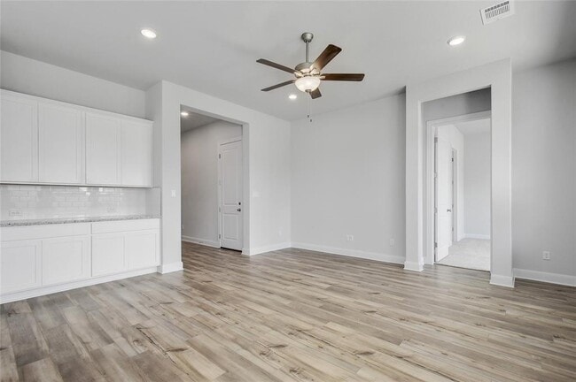 Building Photo - 112 Revere Dr