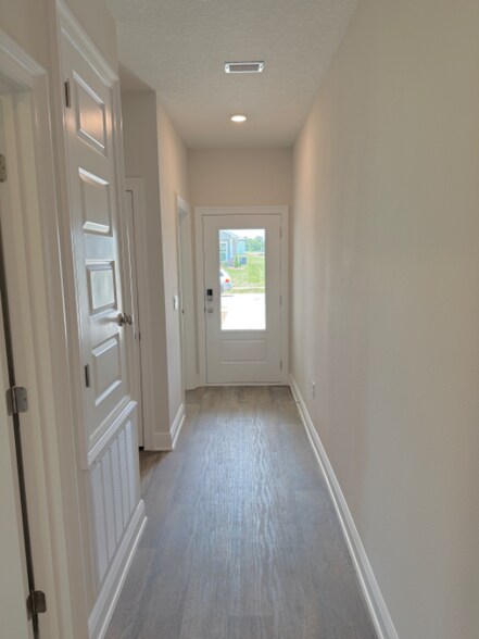 Building Photo - 13776 Shea Cir