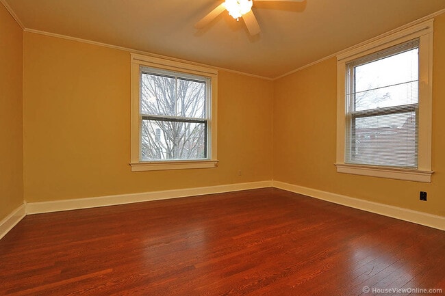 Building Photo - Three Story House Close to SEMO - June 2026- May 2027 Lease