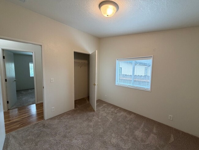 Building Photo - Spacious 3 Bed 2 Bath Springfield Home With Bonus Room and Extra Storage