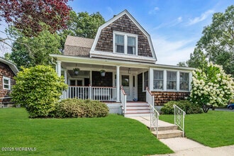 Building Photo - 600 St Clair Ave