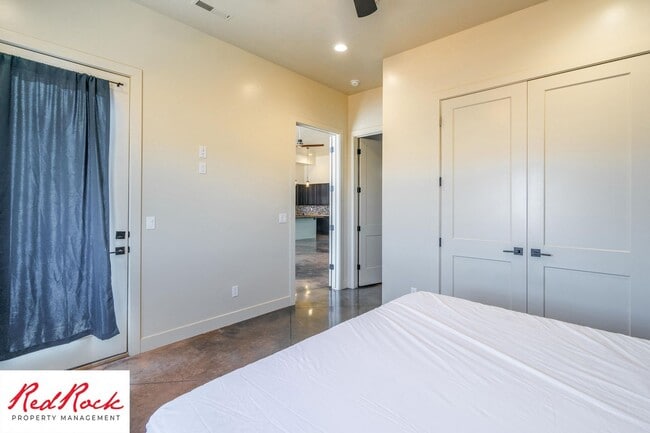 Building Photo - 4 Bedroom Luxury Home Near Sand Hollow