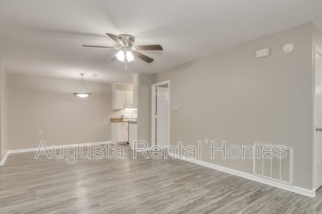 Building Photo - 332 Old Plantation Rd