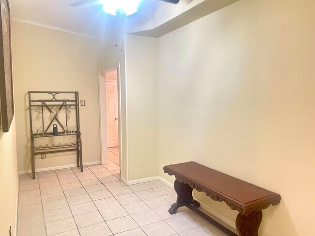 Building Photo - 406 Longshadow Road