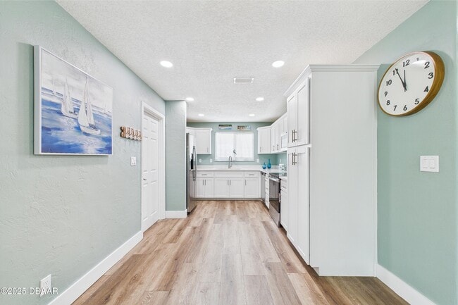 Building Photo - 4035 Oriole Ave