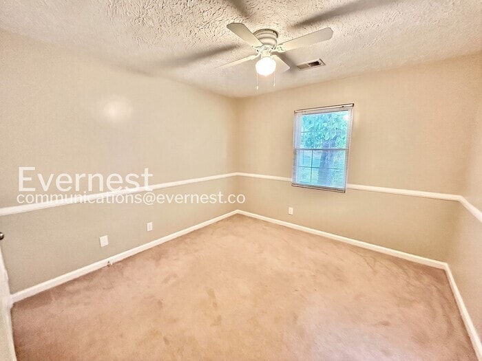 Building Photo - 2771 Skyland Dr NE