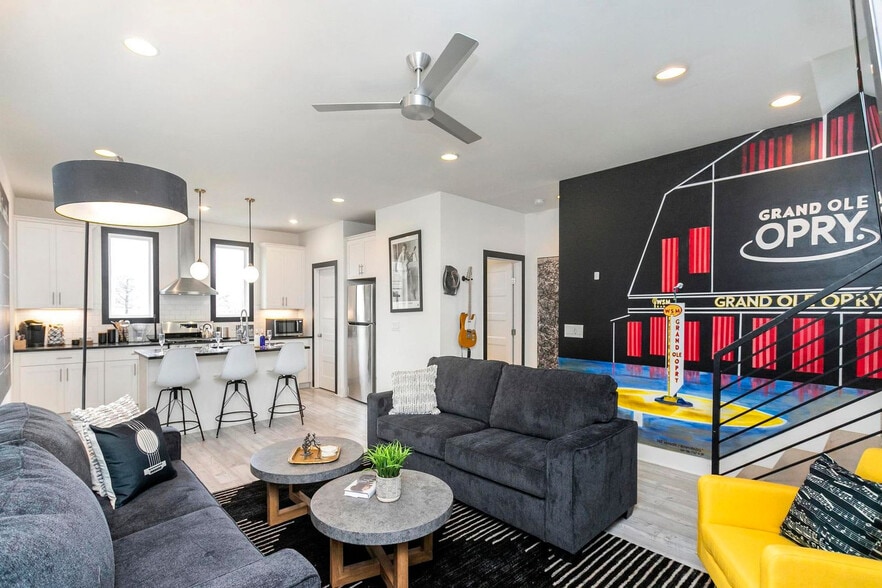 Primary Photo - 1111 Baptist World Center Dr