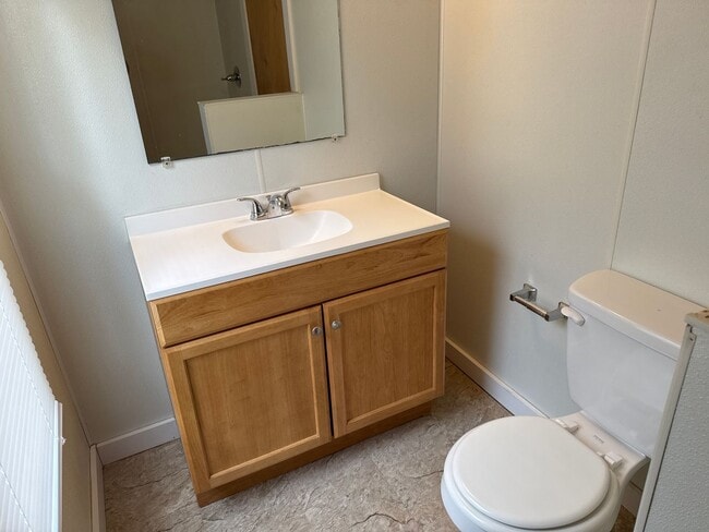 Building Photo - 2 Bedroom House!  $750!!!