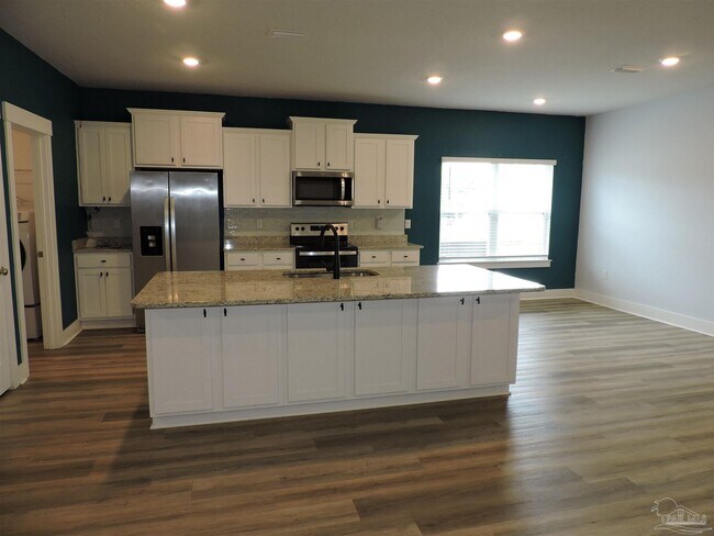 Building Photo - 10696 Davenport Lp