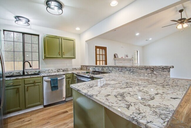 Building Photo - Castlereagh Rd.