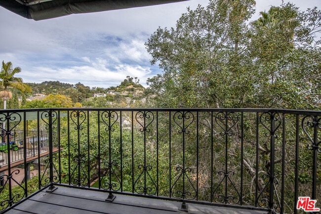 Building Photo - 4458 Dundee Dr