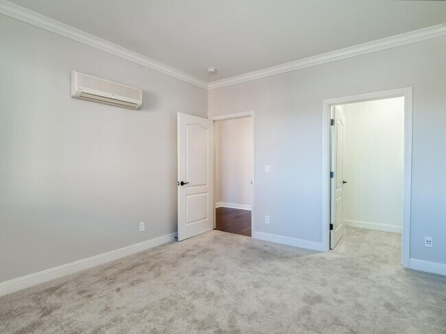Building Photo - Upgraded 1BR Condo with Balcony & In-Unit Laundry in Downtown Gilroy