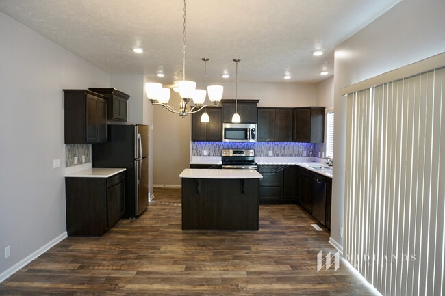 Building Photo - Hyda Hills 2-Story