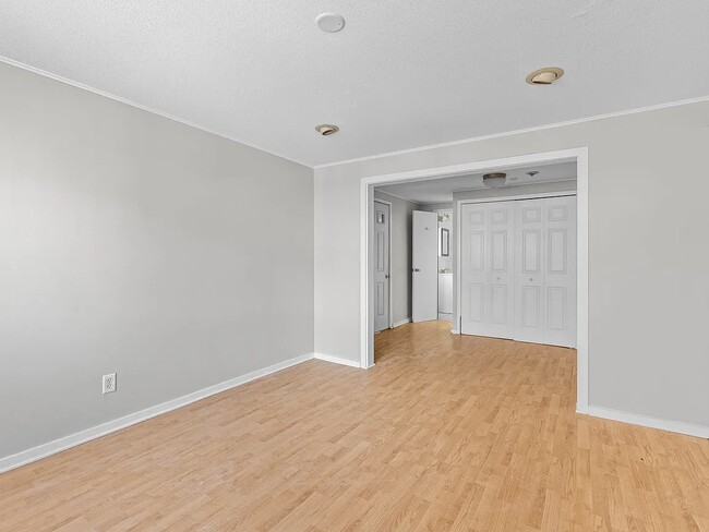 Building Photo - 285 Richard St