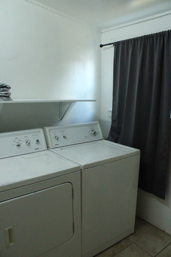 Building Photo - 1 Bedroom, 1 Bathroom House in Antioch wit...