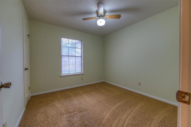 Building Photo - 2306 Alimony Cove