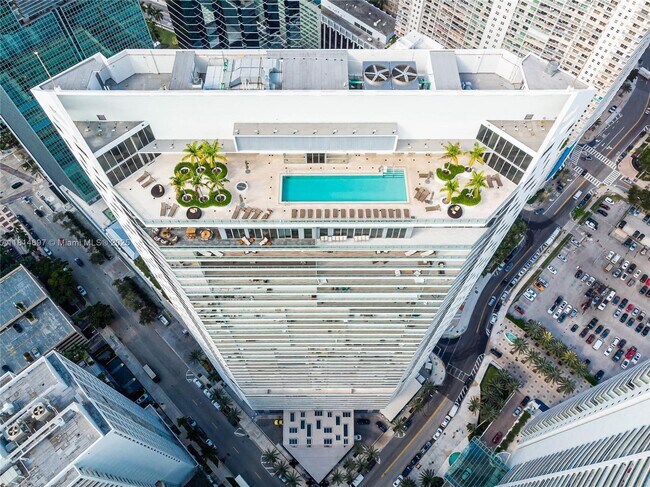 Building Photo - 1300 Brickell Bay Dr