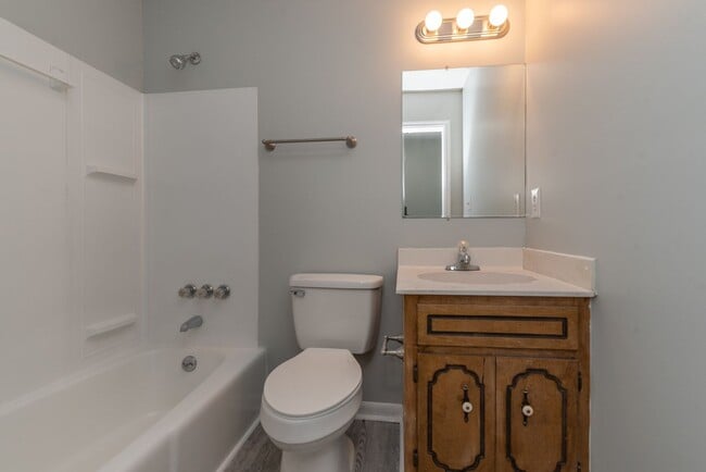 Building Photo - Updated 2 BD/ 2 BA home in Harrisburg avai...
