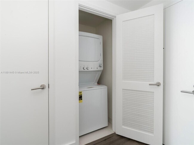 Building Photo - 1100 S Miami Ave