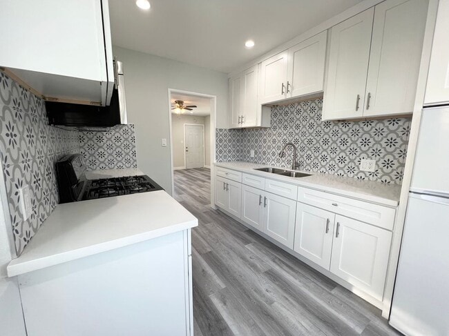 Building Photo - 4225 W 120th St