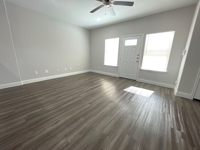 Building Photo - 5214 Mayle St