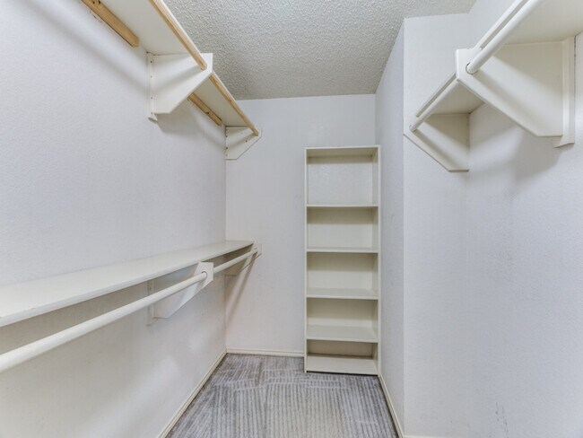 Building Photo - 7124 Summerset Dr