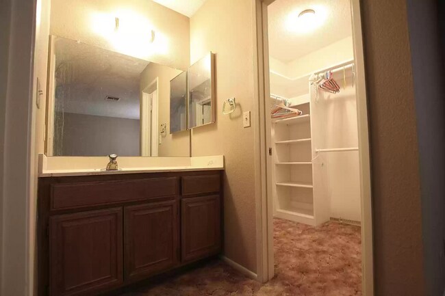 Building Photo - 424 W Avenue J5