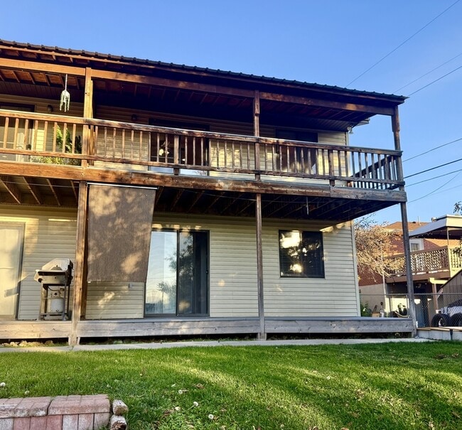 Building Photo - 7428 S 700 E