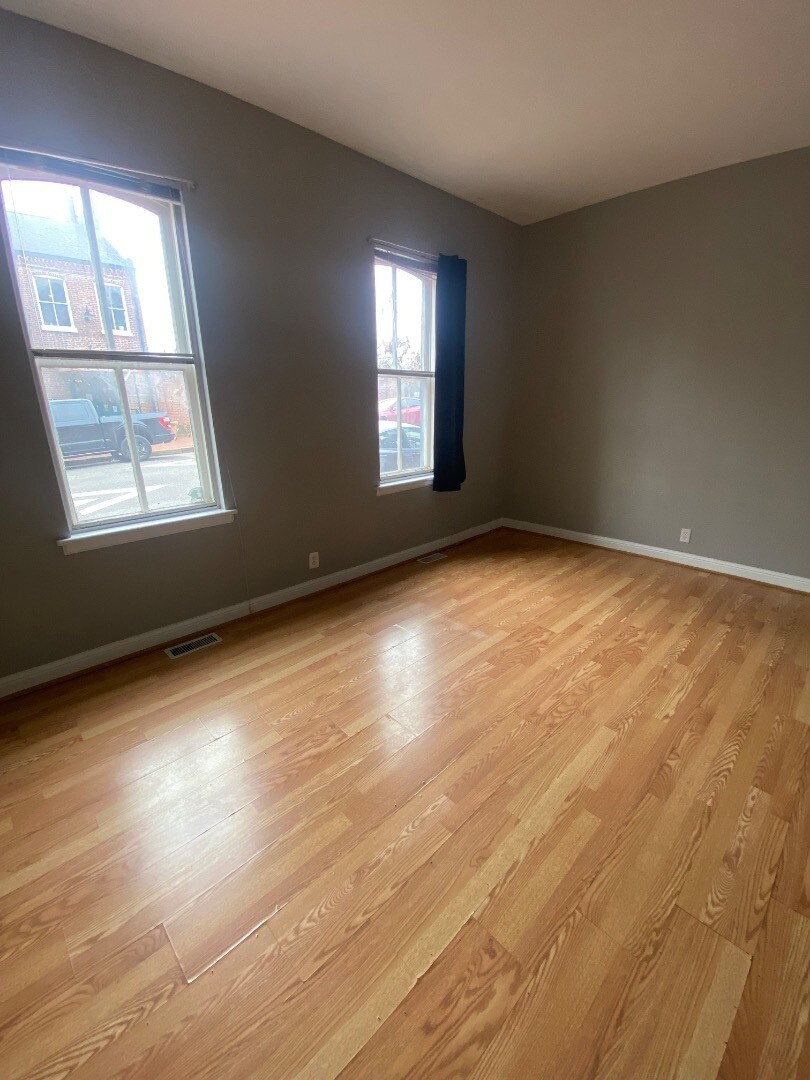 Building Photo - 913 Geyer Ave