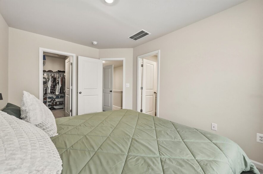 Building Photo - 51 Short Br Dr